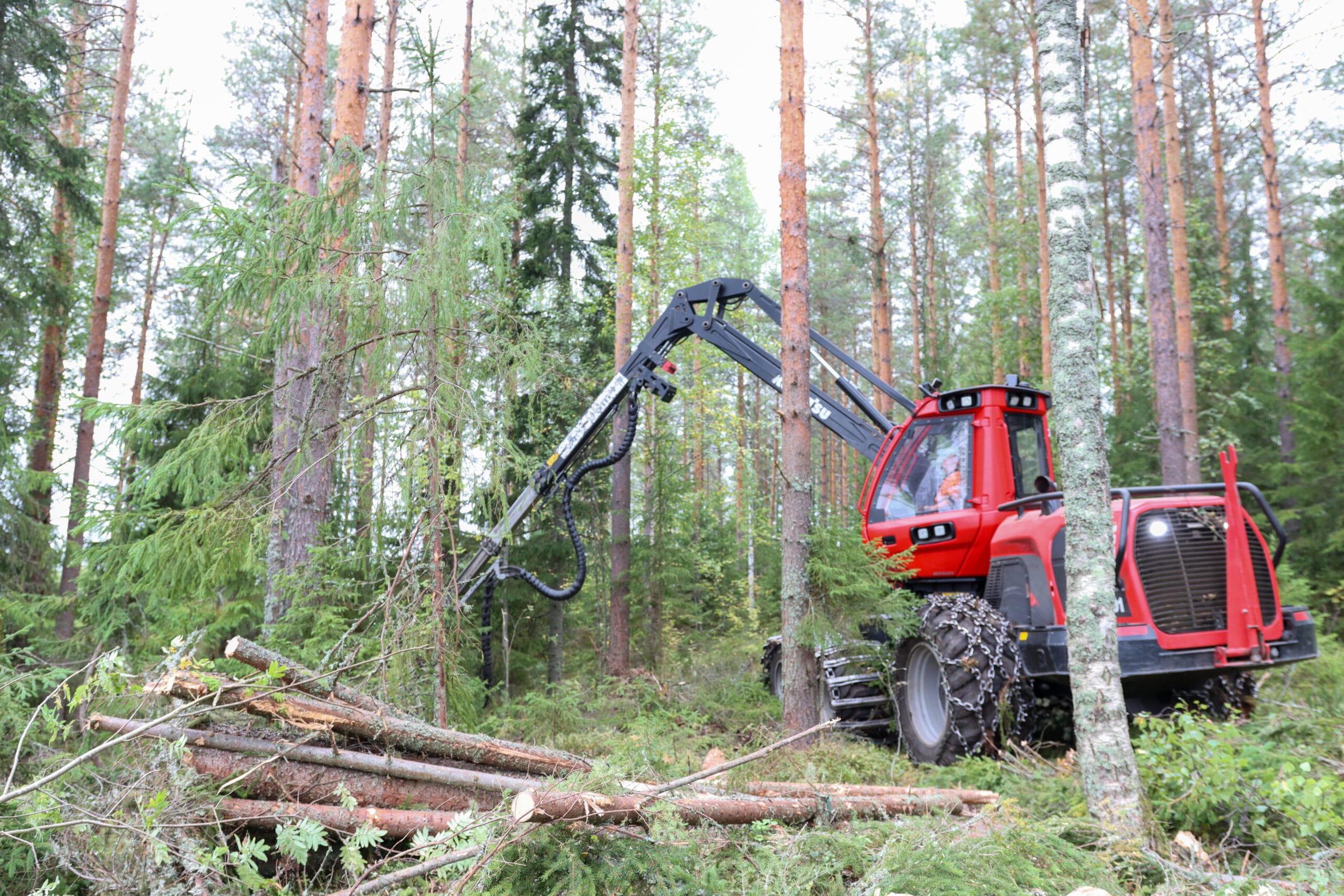 Monitoimikone on metsän hakkuussa käytettävä kone, joka kaataa, karsii, katkoo ja kasaa puun sekä mittaa hakatun puumäärän.